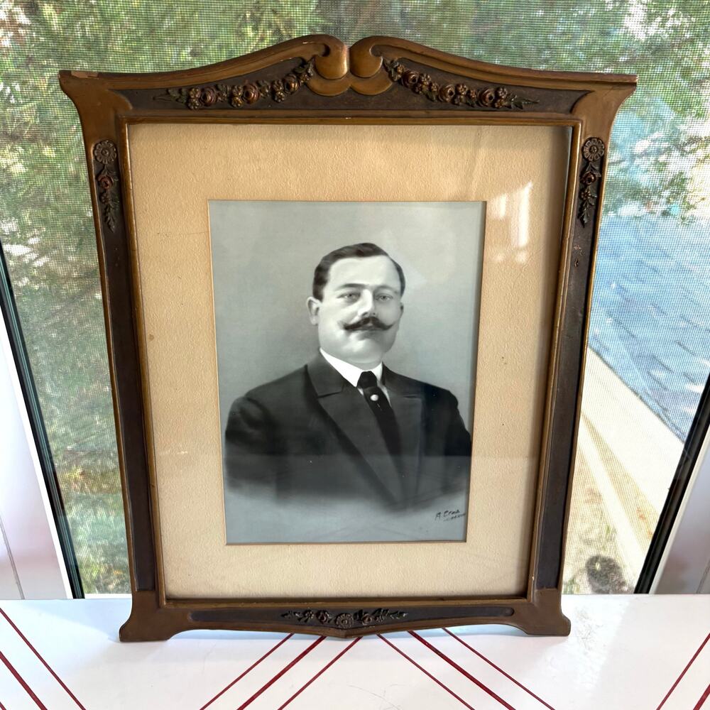 Antique Ornate Wood Frame Crayon Portrait 8 x 10 Gentleman